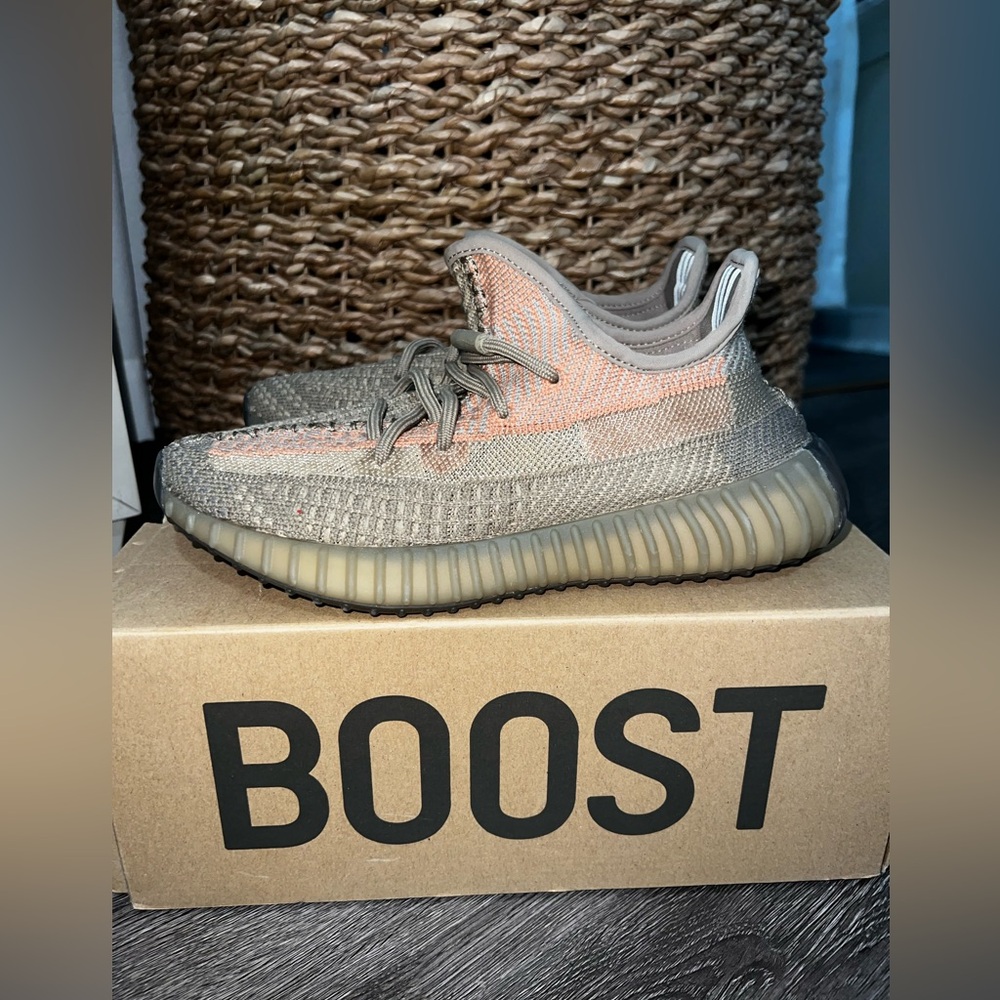Adidas Yeezy boat 350 comes with box